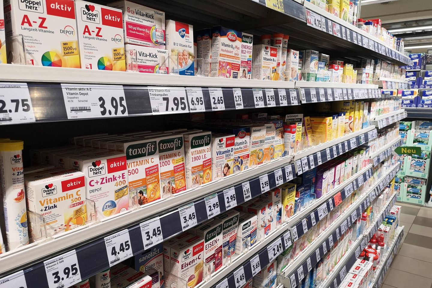 Nahrungsergänzungsmittel in einem deutschen Supermarkt