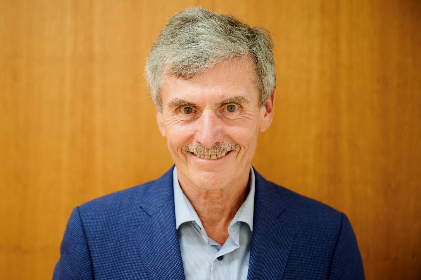 Professor Ferdinand Dudenhöffer, 72, leitet das Bochumer CAR-Center Automotive Research. Der Volkswirt zählt zu den renommiertesten, aber auch bissigsten Marktkennern. Bis zu seiner Pensionierung lehrte er an der Universität Duisburg-Essen