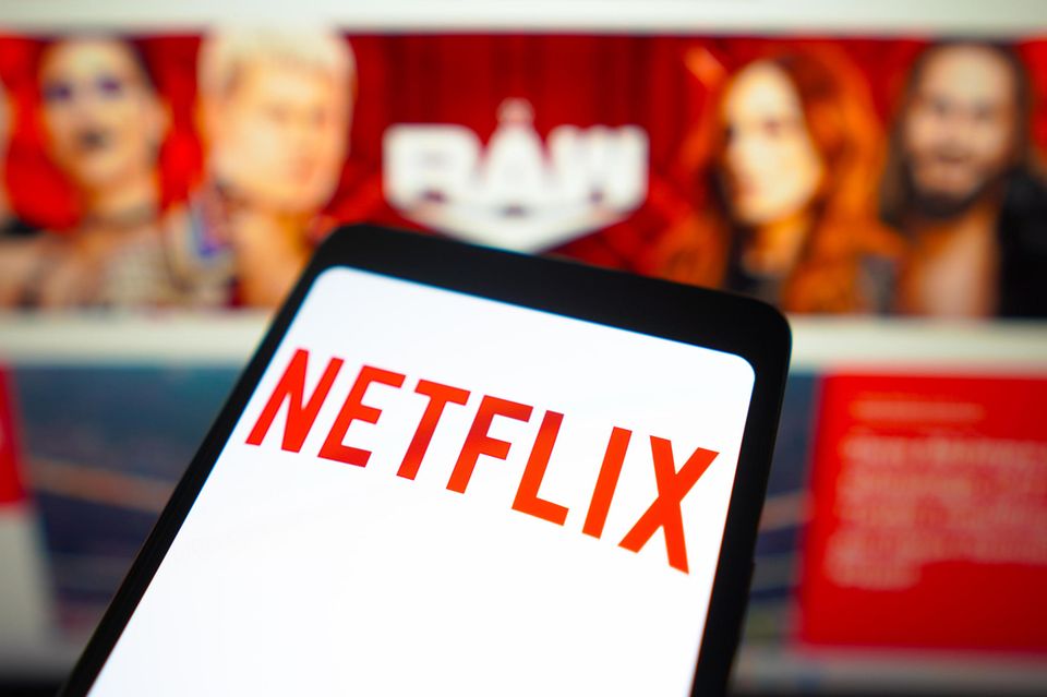 Ein Smartphone mit geöffneter Netflix-App