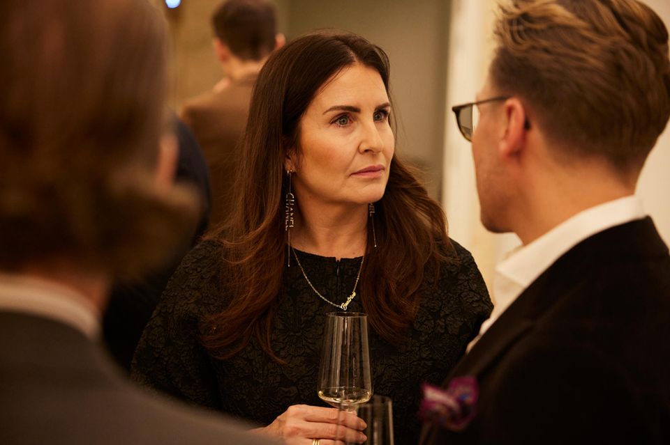 Fashion- trifft Beauty-Profi: Beatrice Handte (WeLove PR) unterhielt sich angeregt mit Jurymitglied Stephan Kemen (Mäurer & Wirtz) über die dynamischen Branchen Kosmetik und Mode