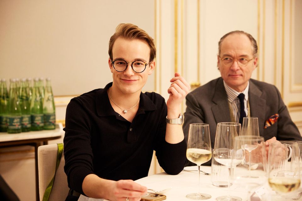 Tischnachbarn: Marc-Vincent Voigtländer (Bulgari) mit dem renommierten Stilpublizist und langjährigen Watch-Award-Jurymitglied Bernhard Rötzel (r.)