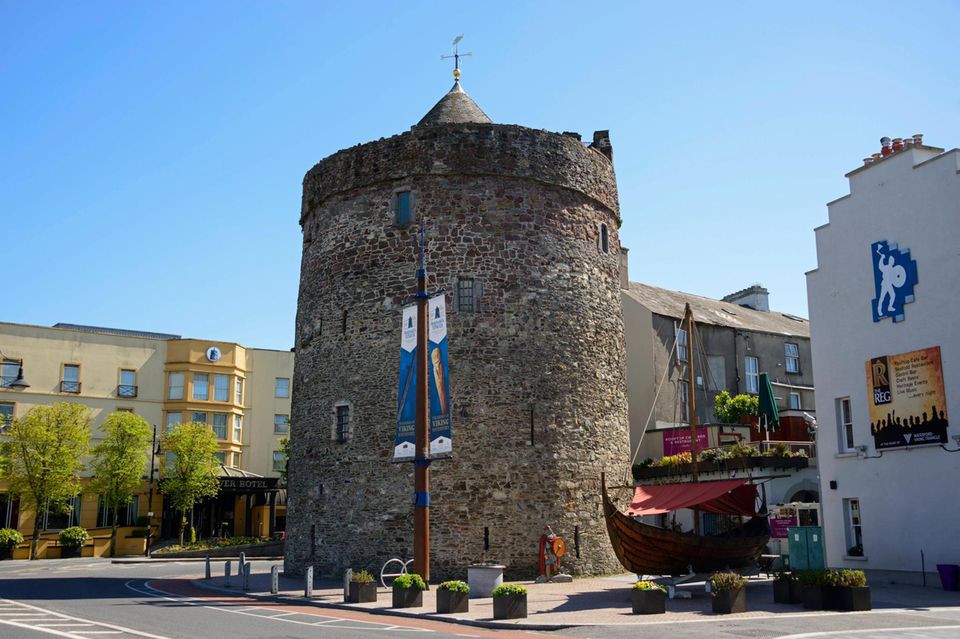 Digitalisierung und Geschichte im Zusammenspiel können Reisende im irländischen Waterford erleben. Im Stadtzentrum des beschaulichen Ortes können Besucher einen digitalen Rundgang durch die historischen Orte machen. Die Redaktion rät außerdem zum Besuch des „Irish Museum of Time“, in dem sich alles um die Zeit dreht. 