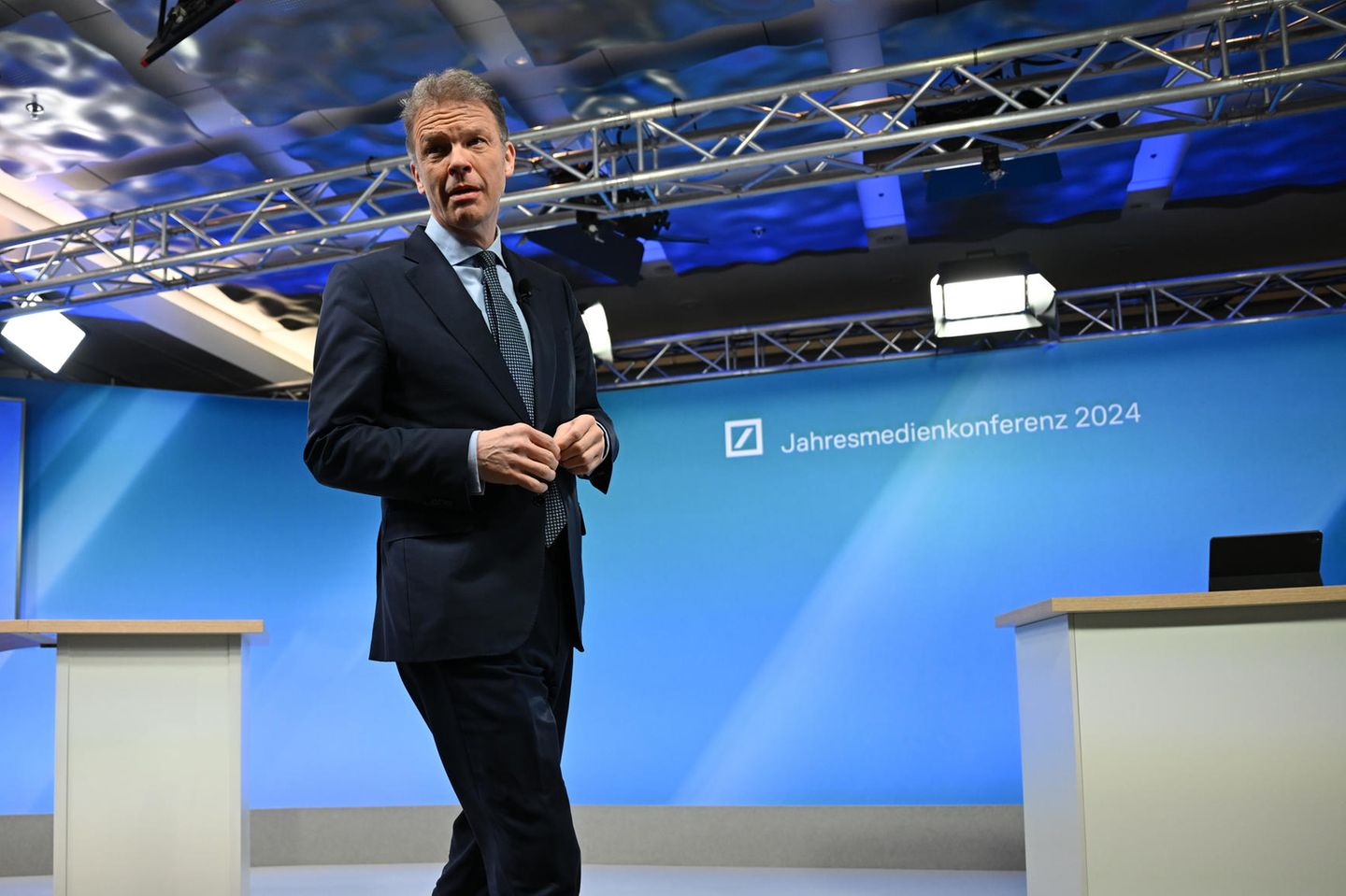 Christian Sewing, Chef der Deutschen Bank