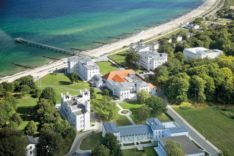„Die weiße Stadt am Meer“ wird das prächtige Gebäude-Ensemble des Grand Hotel Heiligendamm bewundernd genannt.