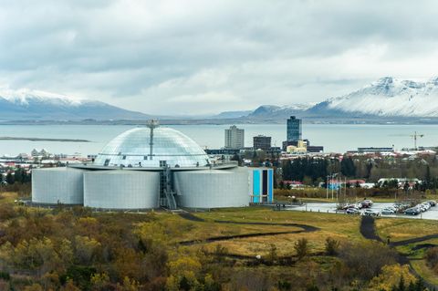 Blick auf das Perlan Museum in Reykjavic
