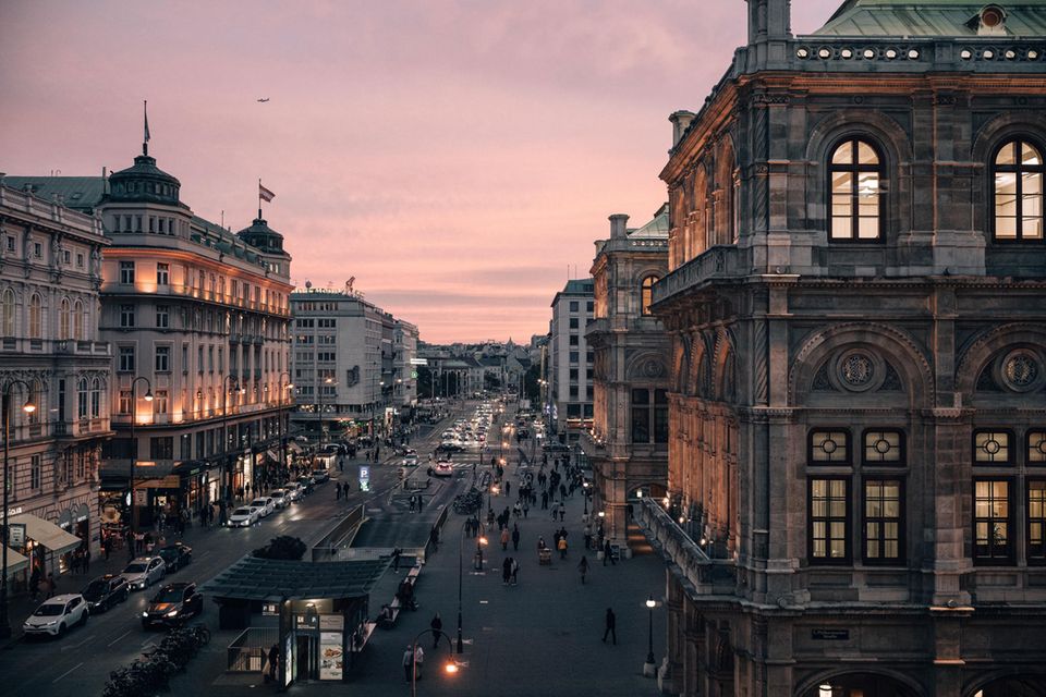 Mittendrin, statt nur dabei: Rund um das Hotel Sacher befinden sich einige der wichtigsten Monumente der Stadt; die Wiener Staatsoper, der Karlsplatz und die Albertina sind da nur der Anfang