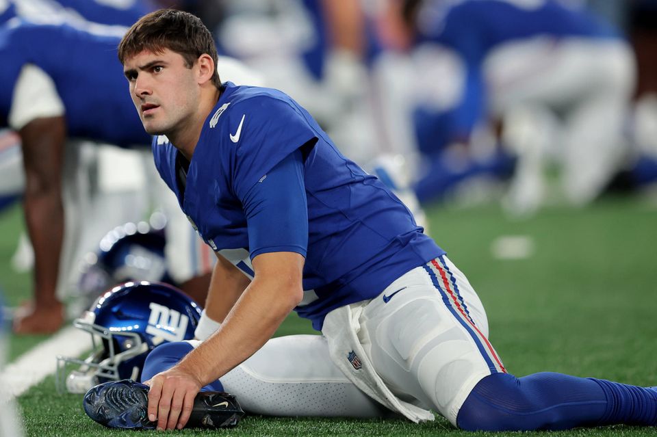 Daniel Jones verlängerte laut „Forbes“ seinen Vertrag bei den New York Giants im März 2023 um weitere vier Jahre. Wert des Abschlusses: 160 Mio. Dollar. Der 26-jährige Quarterback ist kaum in sozialen Medien aktiv, hat aber eine Reihe traditioneller Werbepartner. Die ergänzten seine Vereinsbezüge von 46 Mio. Dollar dem Ranking zufolge um weitere 1,5 Mio. Dollar. 