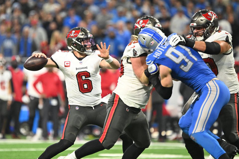 Quarterback Baker Mayfield (Nummer 6) ist einer der Stars bei den Tampa Bay Buccaneers. In der laufenden Saison schieden die Bucs in den NFL-Playoffs gegen die Detroit Lions aus