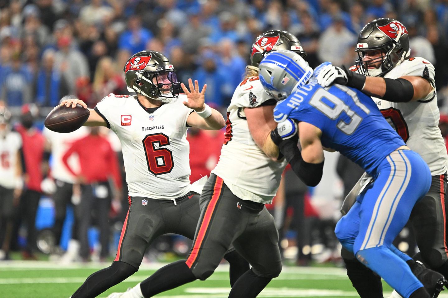 Quarterback Baker Mayfield (Nummer 6) ist einer der Stars bei den Tampa Bay Buccaneers. In der laufenden Saison schieden die Bucs in den NFL-Playoffs gegen die Detroit Lions aus