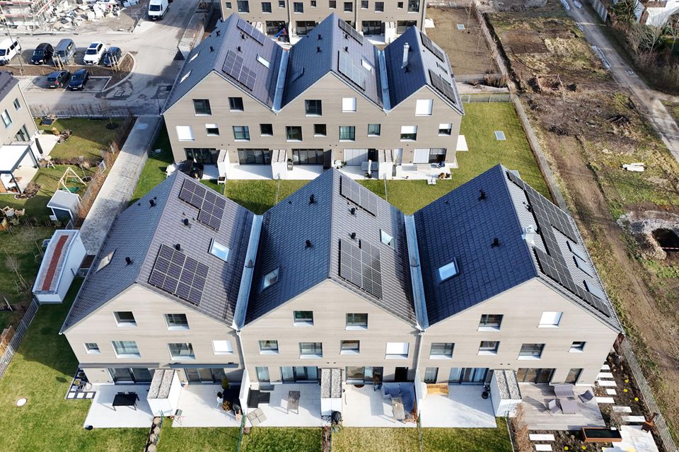 Neu gebaute Reihenhäuser bei München