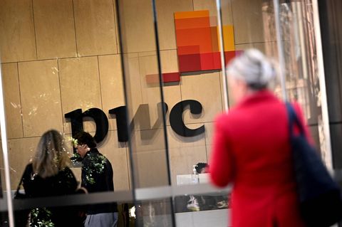 Mitarbeiterinnen in einem PwC-Büro in Melbourne