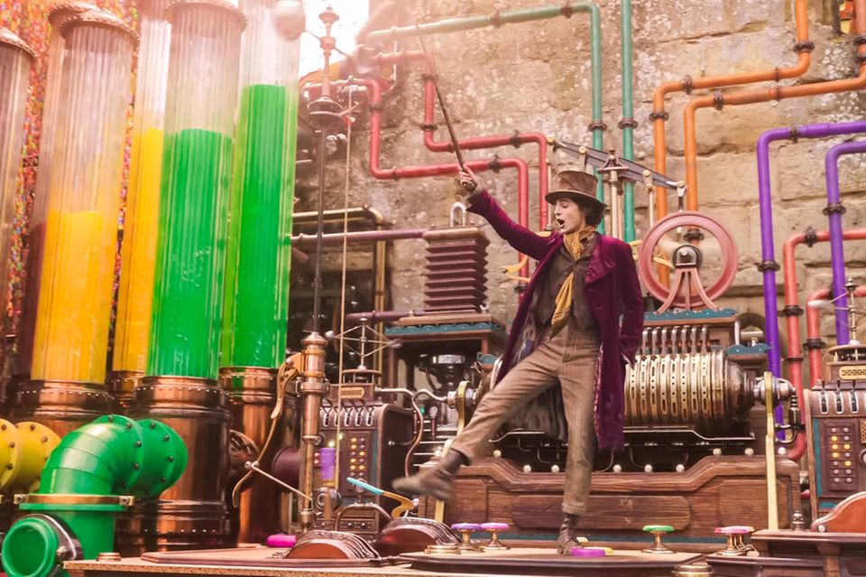 Als weltweiter Erfolg entpuppte sich auch „Wonka“ mit Timothée Chalamet. Die Vorgeschichte von „Charlie und die Schokoladenfabrik“ mit britischen Stars wie Hugh Grant, Olivia Colman und Rowan Atkinson spielte der Datenbank zufolge weltweit 555 Mio. Dollar ein. Nur etwas mehr als ein Drittel (35 Prozent) entfielen auf die USA. Auch Tom Cruise wusste: Auf sein weltweites Publikum ist Verlass. 