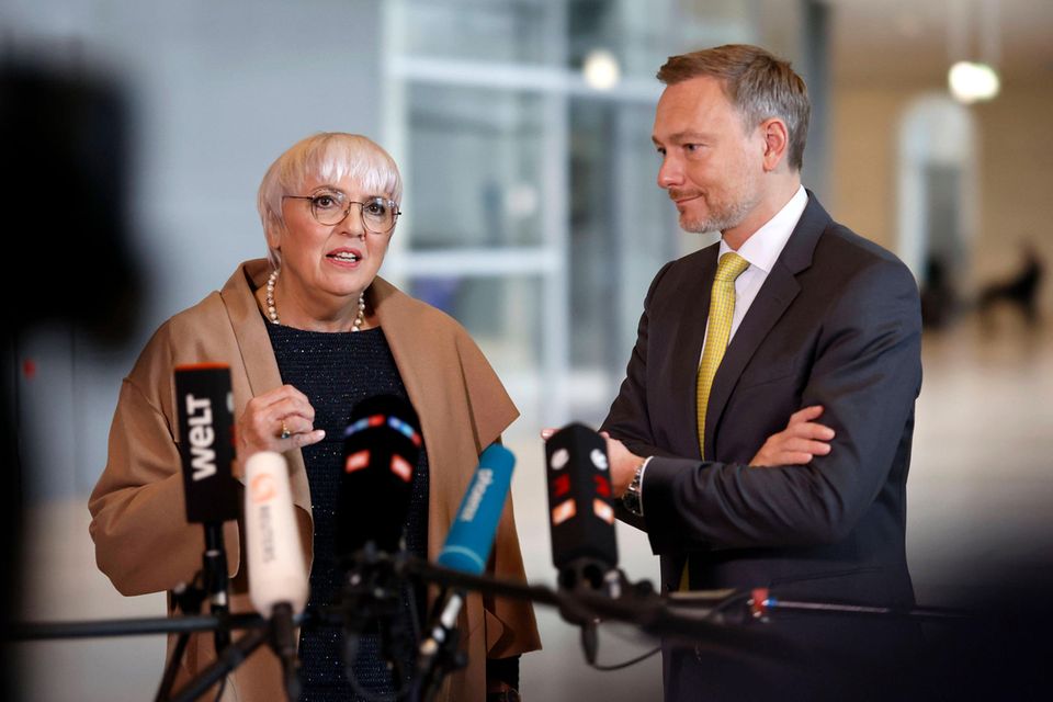 Kulturstaatsministerin Claudia Roth will mehr Geld für die Filmförderung – Finanzminister Christian Lindner die schwarze Null