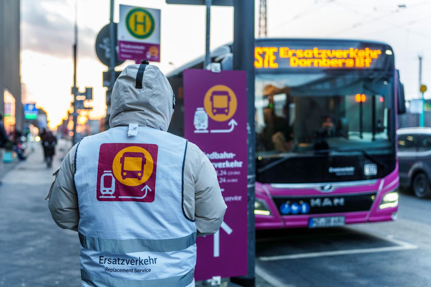 Ersatzbusverkehr der Bahn für die Strecke Mannheim Frankurt