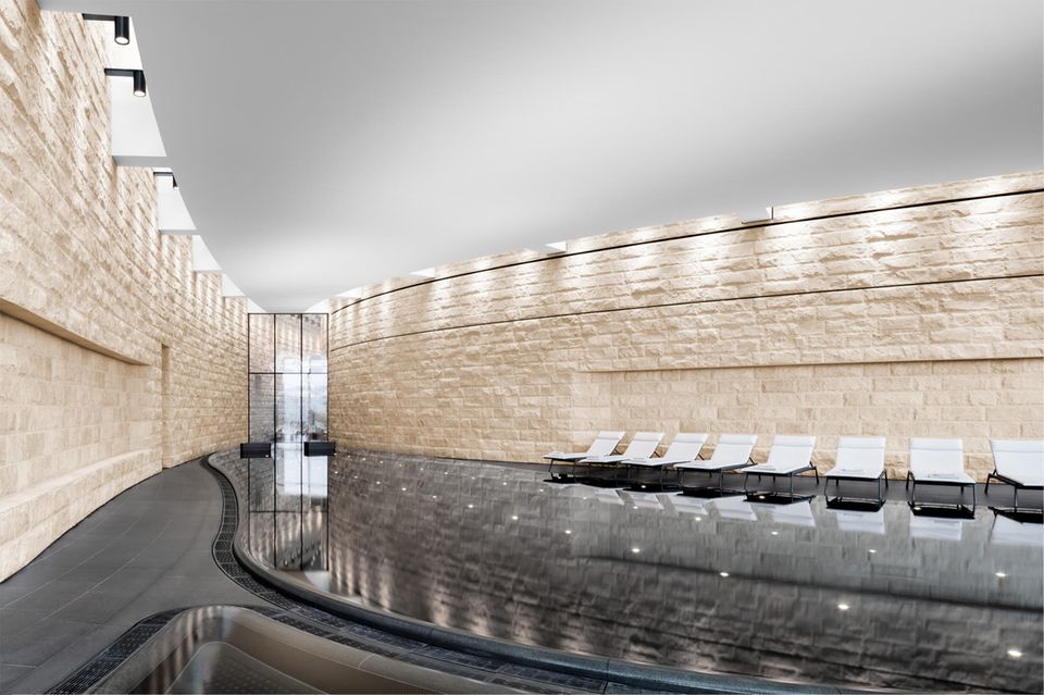 Die Spa-Landschaft des Luxushotels erstreckt sich auf 4000 Quadratmetern und wurde mehrfach prämiert. Eine Besonderheit ist das „Gentlemen's Spa“