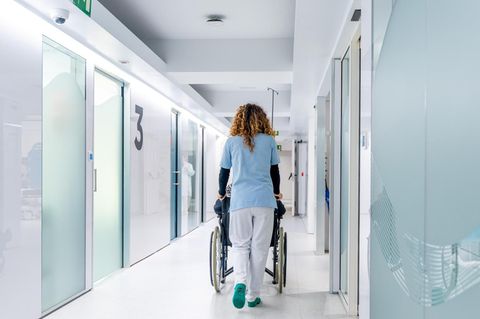 Zu wenig Personal: Rekord-Arbeitszahlen: Ist unser Wohlstand trotzdem in Gefahr?