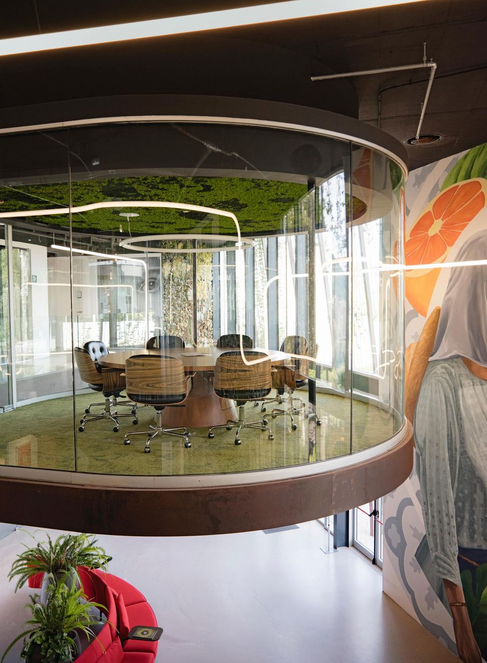 Die Besprechungsräume in Rebers Bürobau könnten so auch bei Google oder Apple stehen