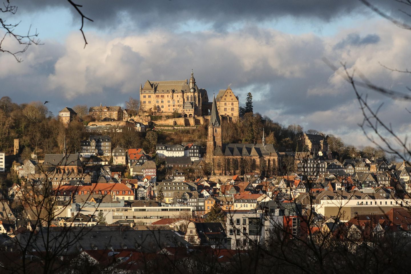 In der Uni-Stadt Marburg steht nicht nur das Landgrafenschloss, sondern Biontech produziert dort auch Impfstoff