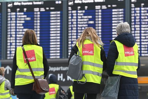 Streikende Mitarbeiter am Flughafen
