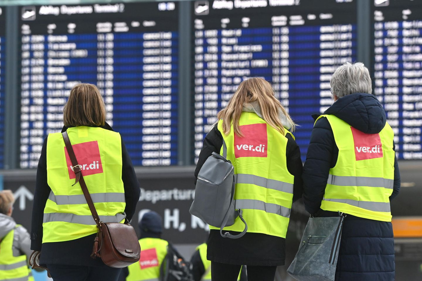Streikende Mitarbeiter am Flughafen