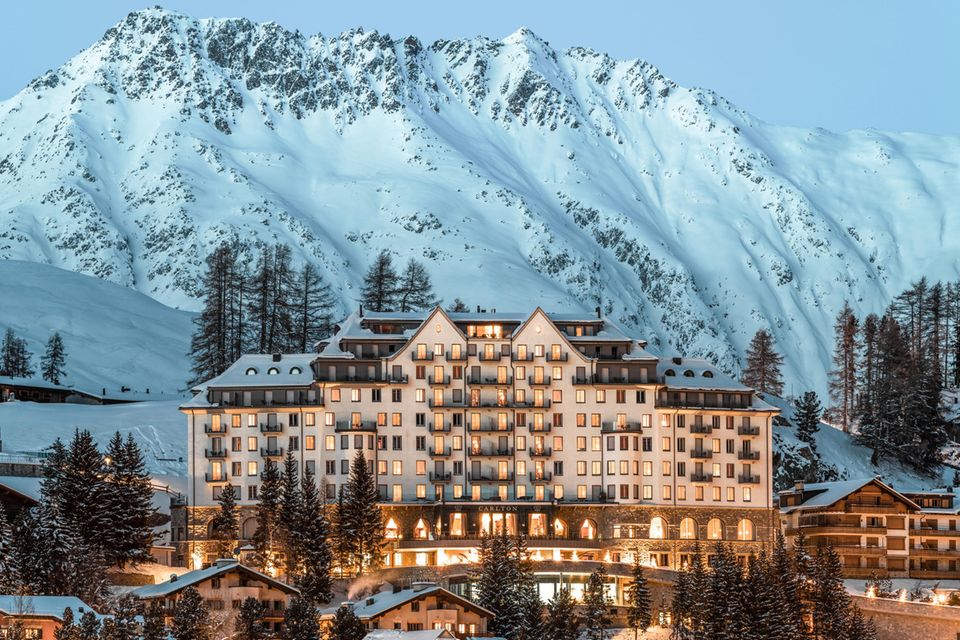 Das Carlton Hotel St. Moritz ist eines der mondänsten Grandhotels des noblen Wintersport-Ortes mit einer über 110-jährigen Geschichte