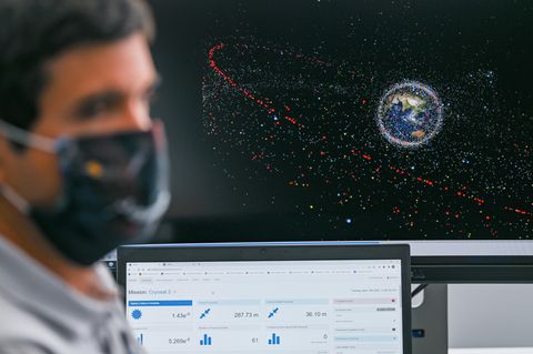 Ganz schön viel los in der Erdumlaufbahn: Die Animation zeigt den Weltraumschrott, der unseren Planeten umkreist