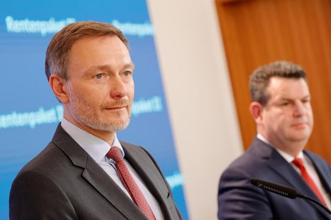 Bundesfinanzminister Christian Lindner und Arbeits- und Sozialminister Hubertus Heil bei einer PK