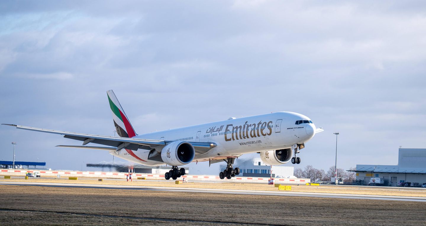 Boeing 777 von Emirates hebt ab