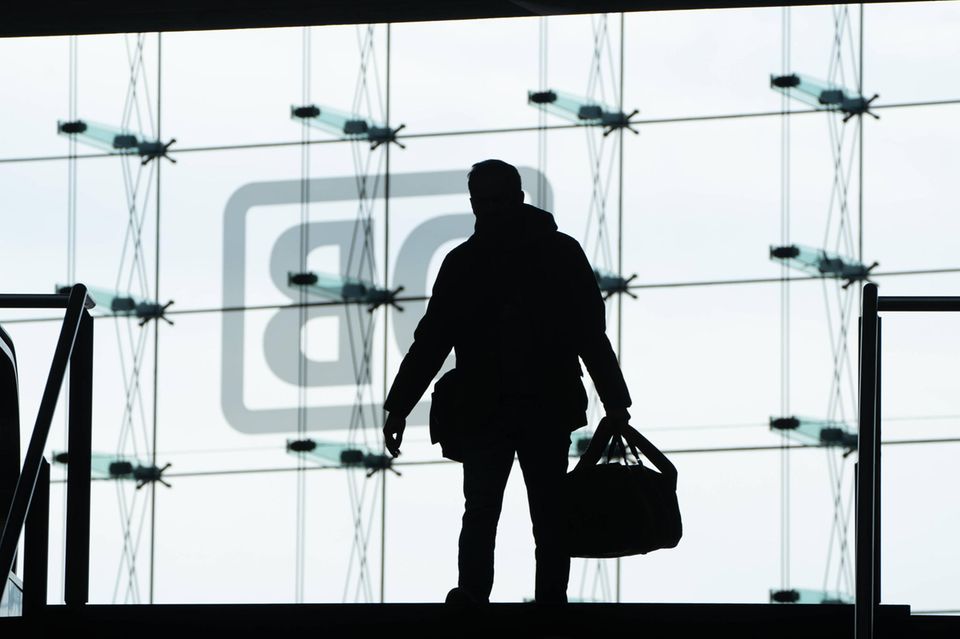 Reisender am Berliner Hauptbahnhof