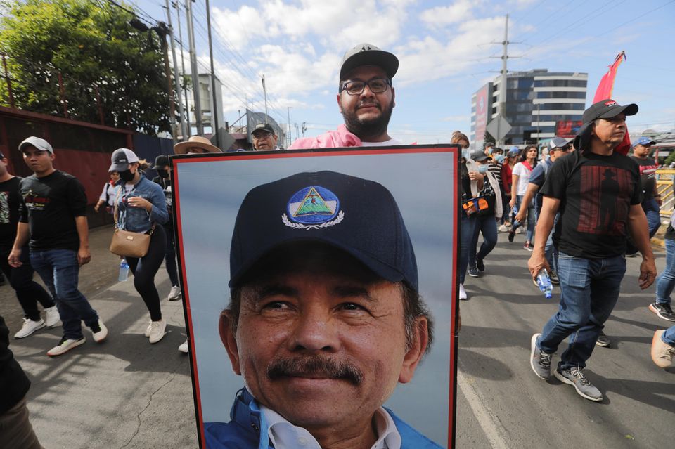 Anhänger von Präsident Ortega nehmen in Managua am „Siegesmarsch des Volkes" zur Unterstützung der Regierung teil