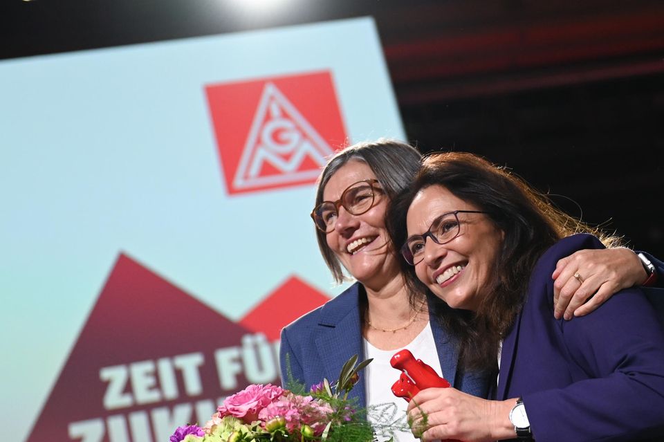 Yasmin Fahimi gratuliert Christiane Benner zur Wahl zur IG-Metall-Vorsitzenden