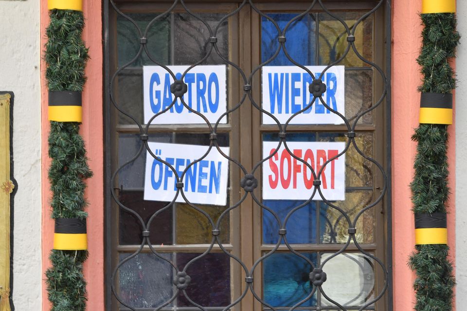 In der Corona-Pandemie mussten Restaurants und Bars monatelang schließen. Für Hunderttausende Betriebe sind nun die Abrechnungen für die Corona-Hilfen fällig