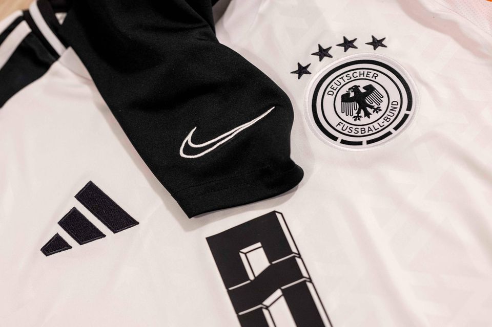 Erst vor zwei Wochen stellte Adidas das neue DFB-Trikot für die Heim-EM vor. Jetzt killt Nike den PR-Coup