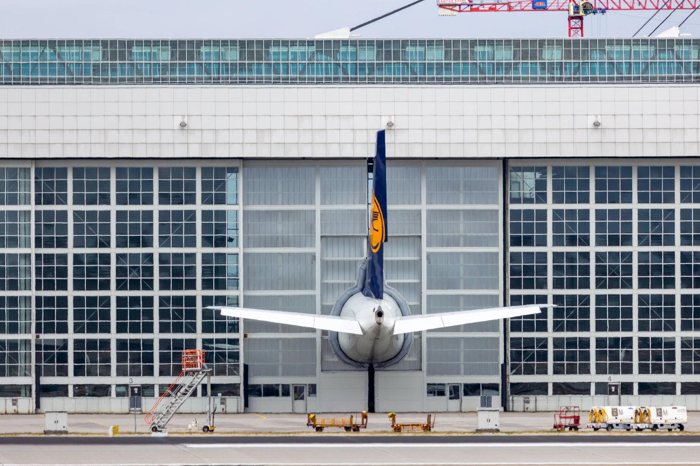 Lufthansa-Maschine in München. Die Mitarbeiter der Lufthansa Technik streikten bereits mehrmals gemeinsam mit dem Lufthansa Bodenpersonal für eine Erneuerung des Tarifvertrags