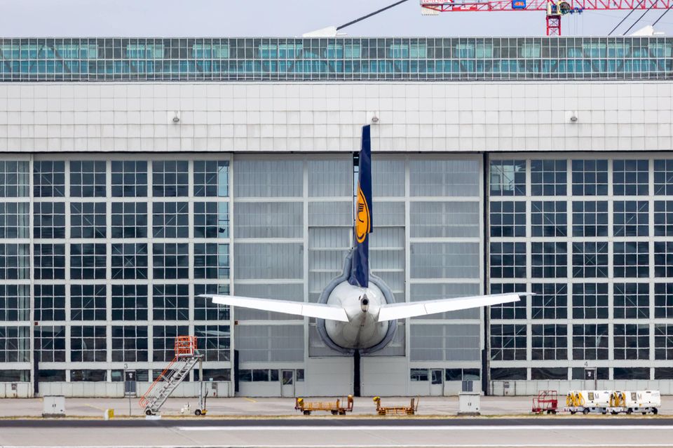 Lufthansa-Maschine in München. Die Mitarbeiter der Lufthansa Technik streikten bereits mehrmals gemeinsam mit dem Lufthansa Bodenpersonal für eine Erneuerung des Tarifvertrags