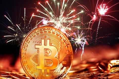 Bitcoin mit Feuerwerk