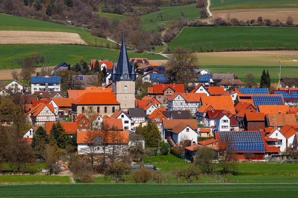 Nordrhein-Westfalen mag insgesamt das teuerste Bundesland bei der Grundsteuer gewesen sein. Die Top 10 der Gemeinden mit den höchsten durchschnittlichen Hebesätzen wurde hingegen von Hessen dominiert. Dort lagen auch die beiden Zweitplatzierten, Nauheim und Ringgau (Foto; jeweils 960). Eine einzige Gemeinde stieß bundesweit in den vierstelligen Bereich vor. 