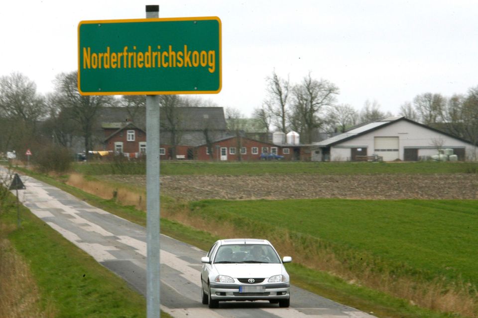 Die größte Zahl von Gemeinden mit einem Hebesteuersatz von null Prozent fanden die Prüfer in Schleswig-Holstein. Lediglich den Steuermessbetrag zahlten demnach Menschen in acht Gemeinden: Friedrichsgraben, Hedwigenkoog, Hillgroven, Norderfriedrichskoog, Oesterwurth, Strübbel, Südermarsch und Wesselburener Deichhausen. Ein ganz anderes Bild ergab sich in den Gemeinden mit der teuersten Grundsteuer. 
