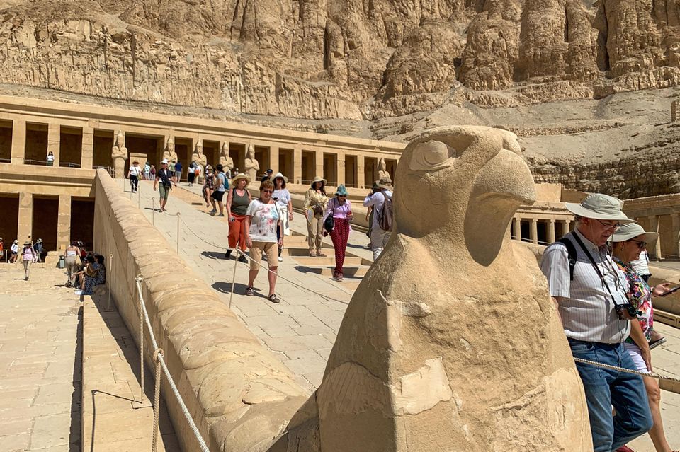 Einige Euro pro Urlaubstag sparten im Frühjahr auch deutsche Urlauber in Ägypten. Sie zahlten laut dem Ranking durchschnittlich 119 Euro, 3 Euro oder zwei Prozent weniger als in den Osterferien 2023. 