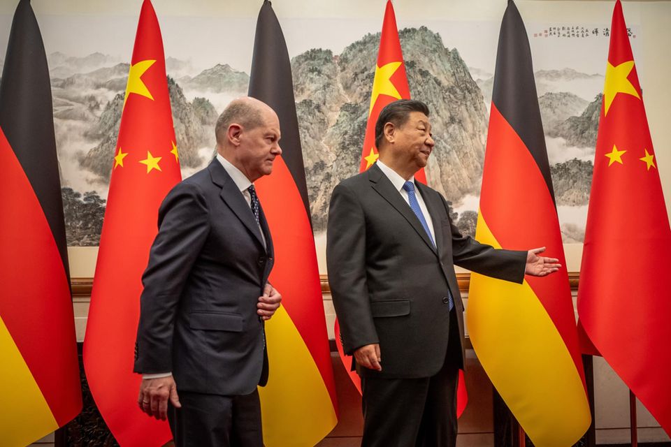 Bundeskanzler Olaf Scholz wird von Xi Jinping, Staatspräsident von China, empfangen