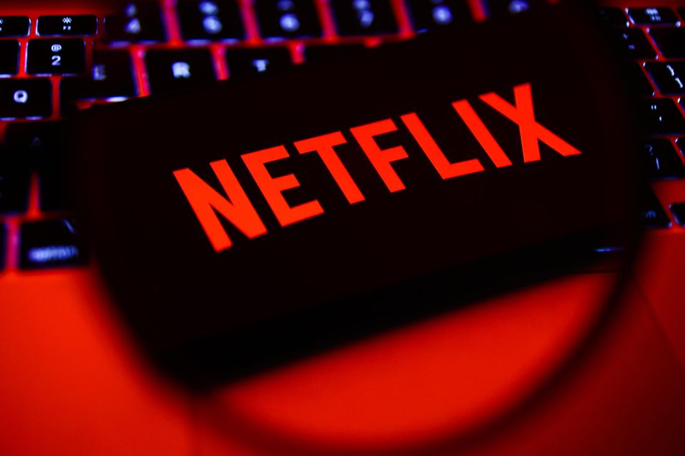 Laptop mit geöffneter Netflix-Webseite