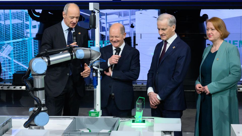 Hannover Messe: Hier scheitert Scholz an einem KI-Roboter