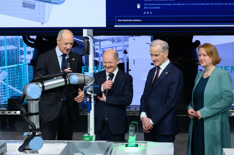 Hannover Messe: Hier scheitert Scholz an einem KI-Roboter