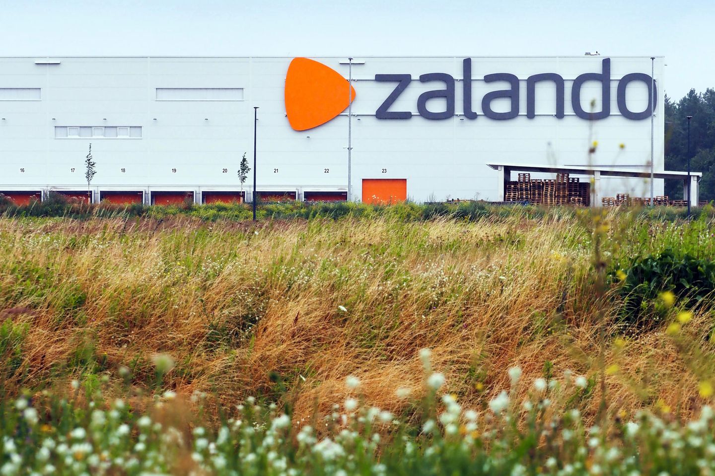 Ein Logistikzentrum des deutschen Mode- und Schuhversandhändlers Zalando