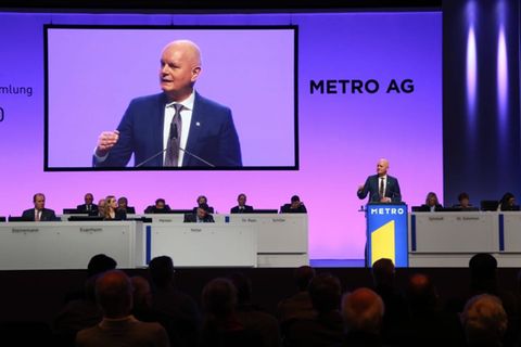 Hauptversammlung beim Handelskonzern Metro (mit dem früheren Konzernchef Olaf Koch): „Was ist das größte Einzelprodukt, das Ihr Unternehmen anbietet?“   
