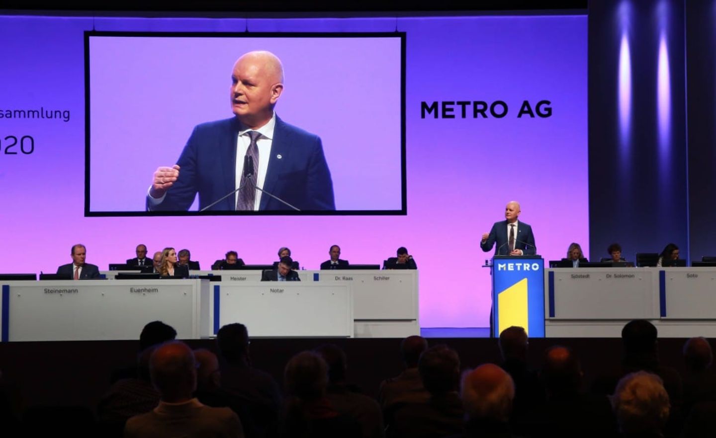 Hauptversammlung beim Handelskonzern Metro (mit dem früheren Konzernchef Olaf Koch): „Was ist das größte Einzelprodukt, das Ihr Unternehmen anbietet?“   