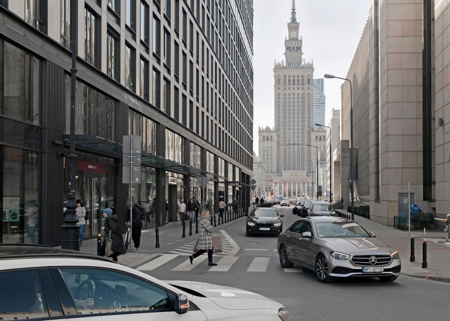 Einkaufsstraße in Warschau vor dem Kulturpalast