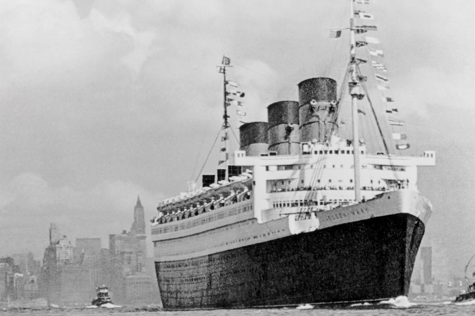 Schwarz-weiß-Foto der „Queen Mary“ 1936