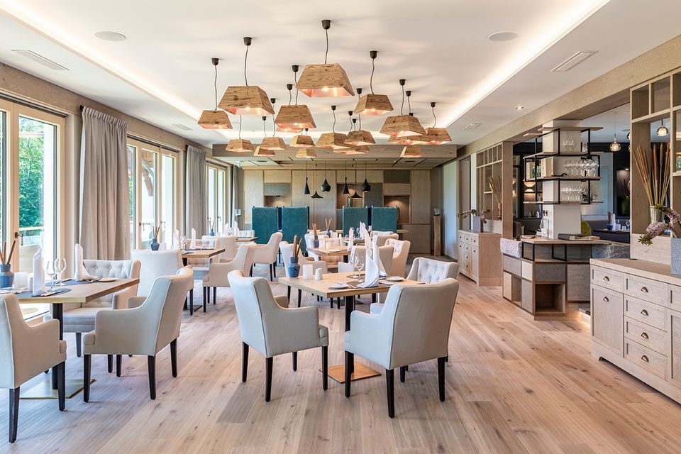 Das Panoramarestaurant des Hotels bietet modern präsentierte Traditionsgerichte