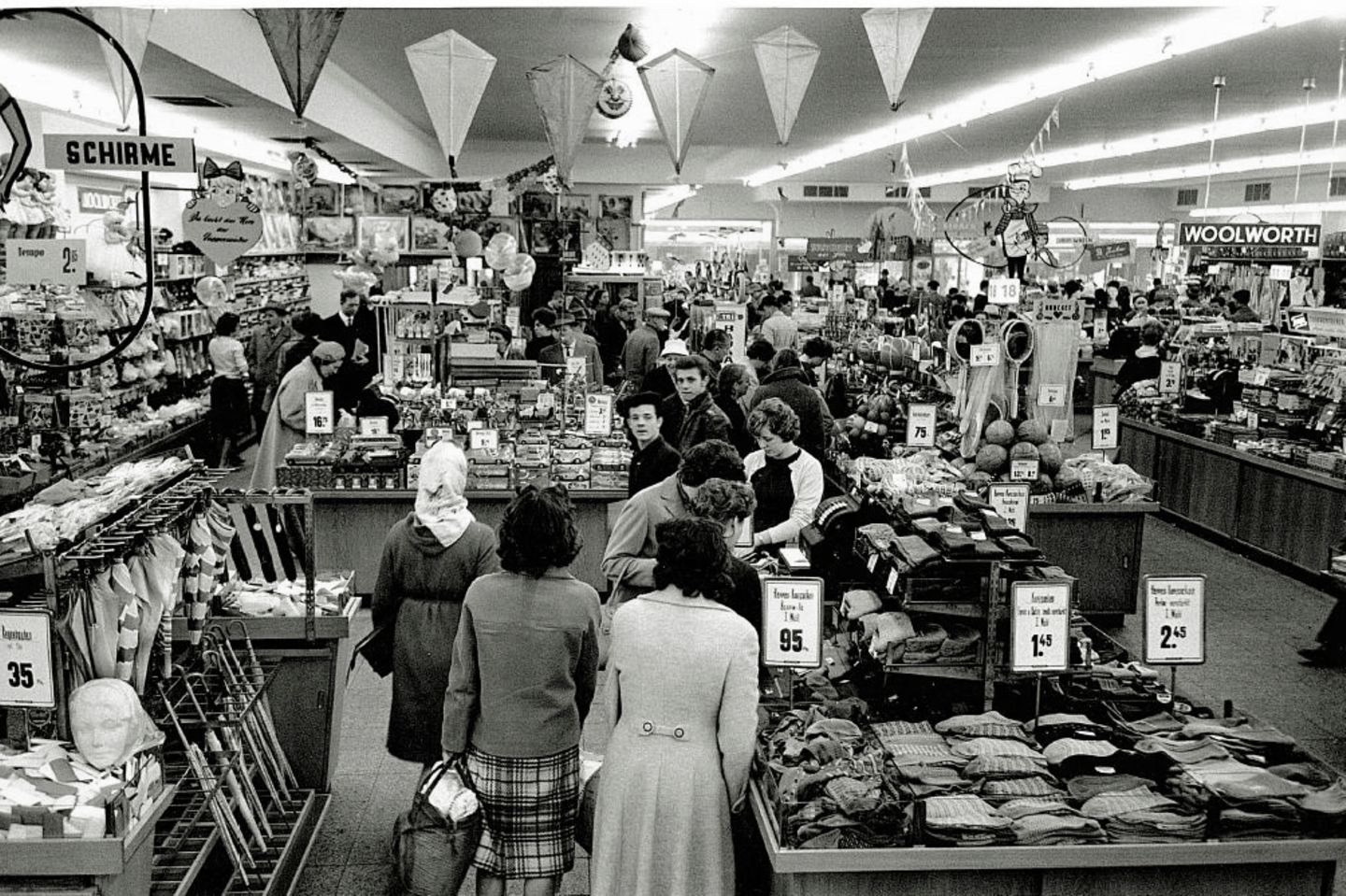Die Kölner Filiale von Woolworth in den 1960er Jahren